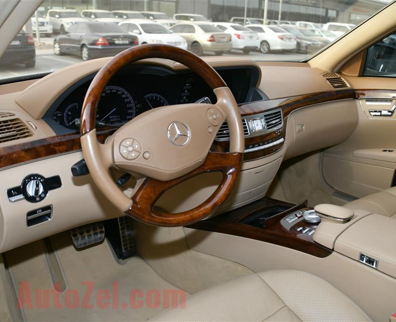 MERCEDES BENZ S500  NUM 1 - MODEL 2012 - SILVER - 160,000 KM - V8 - GCC 